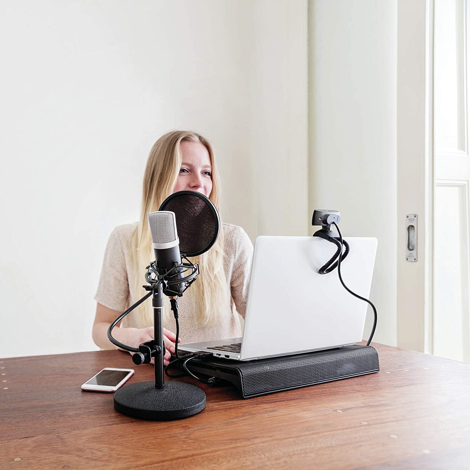 Trust - GXT 252 Emita Streaming Microphone - Core Components by Trust The Chelsea Gamer